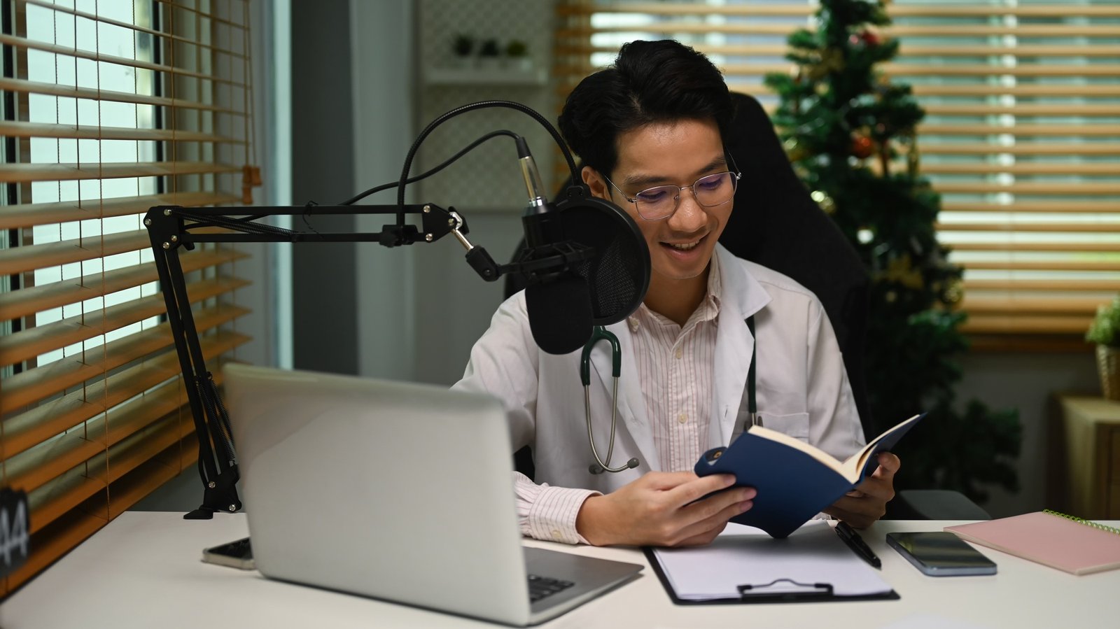Top Medical Podcasts for Healthcare Professionals